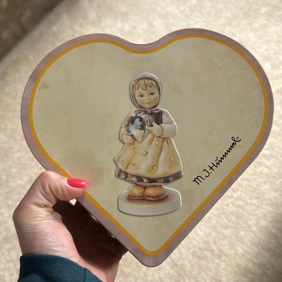 Hummel - A Heartfelt Gift - Picture 6 of 6